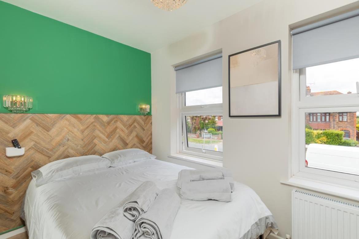 Ocean Apartments, Apartment 1 - Bright And Modern 1 Bedroom Apartment Литлхемптон Экстерьер фото